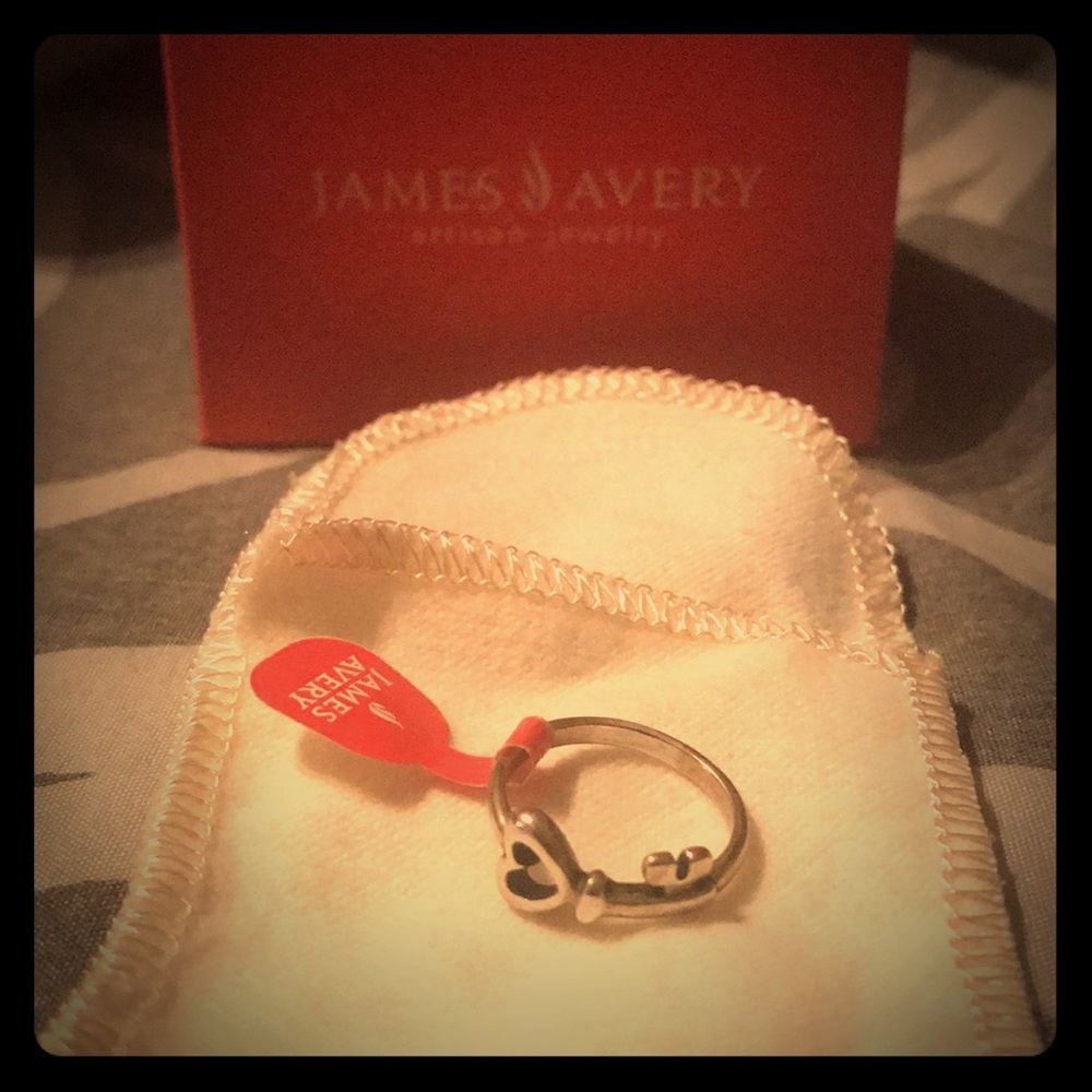 James Avery heart/key ring Size:6